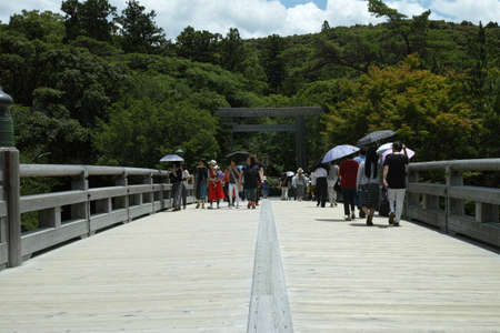 Ise, Japan - 28 6 19: People crossing the bridge that is the main entrance to Ise Jingu Shrineのeditorial素材