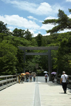 Ise, Japan - 28 6 19: People crossing the bridge that is the main entrance to Ise Jingu Shrineのeditorial素材