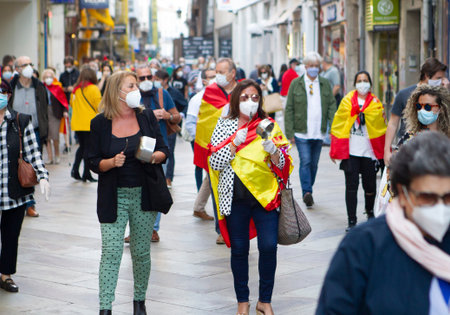 Coruña-Spain.Spanish protesters with face mask protesting touching a saucepan against the Spanish government's management during the covid-19 pandemic May 19, 2020のeditorial素材