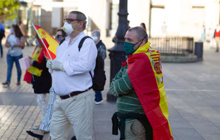 CoruÃ±a-Spain.Spanish protesters with face mask protesting touching a saucepan against the Spanish government's management during the covid-19 pandemic May 19, 2020のeditorial素材