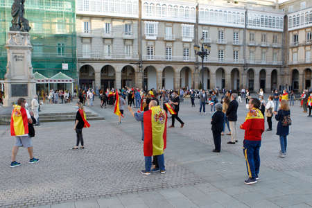 CoruÃ±a-Spain.Spanish protesters with face mask protesting touching a saucepan against the Spanish government's management during the covid-19 pandemic May 19, 2020のeditorial素材