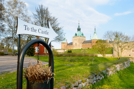 White arrow with text to the castle pointing at castle のeditorial素材