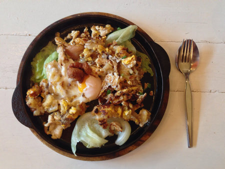 Stir fries noddle with egg and chicken on hot plateの素材