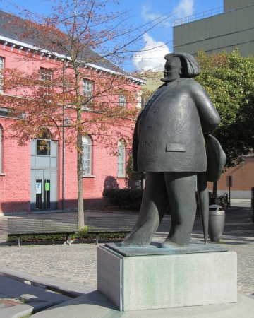 The Old Fish Market, Aalst, Belgium  The market place contains a statue of artist Valerius de Saedeleer のeditorial素材
