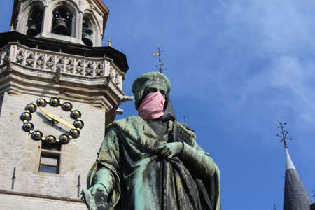 AALST, BELGIUM, 18 SEPTEMBER 2020: The Aalst landmark statue of Dirk Martens wearing a mouth mask. A humorous reminder to locals to comply with COVID 19 regulations and to wear a face covering.のeditorial素材