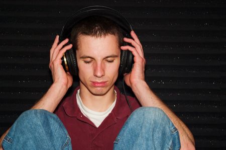 A Guy listening to headphones in isolation roomの写真素材