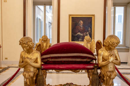 Rome 8 March 2020. The Vatican gardens of the papal residence, well-kept fountains and trees.のeditorial素材