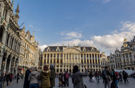 BRUSSELS, BELGIUM - Tourists at the Grand Place of Brussels  MARCH 26 2018:  on March 26,2018 in Brussels, Belgiumのeditorial素材