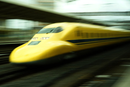 Series 923 Doctor Yellow passing through Maibara station in the rain