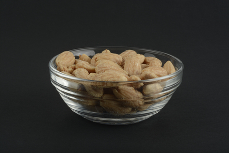 Toasted almonds in a cristal bowlの写真素材