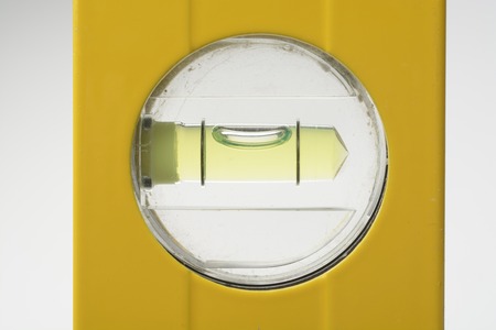 Bubble spirit water level construction tool on wooden board close-upの写真素材
