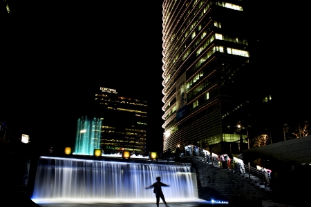 Beautiful night view in South Korea , Seoul   Cheonggyecheon  のeditorial素材
