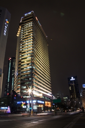 Beautiful night view of buildings in downtown Seoul のeditorial素材