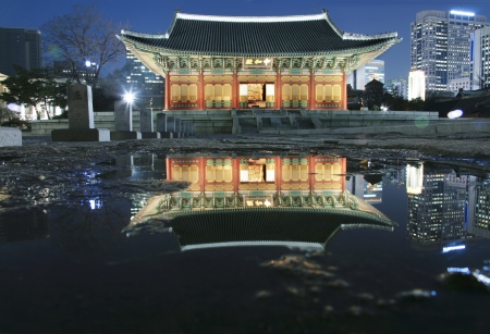 Night view of the old palace Deoksugung  in south korea のeditorial素材