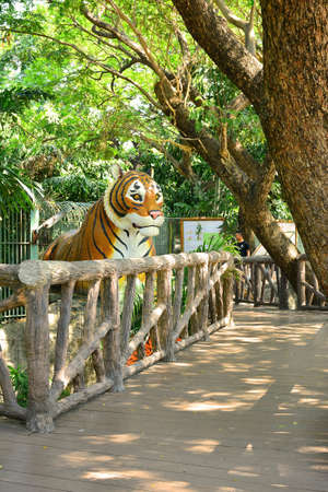 BANGKOK, TH - DEC 13: Path way at Dusit Zoo on December 13, 2016 in Khao Din Park, Bangkok, Thailand. Dusit Zoo is the oldest zoo in Bangkok, Thailand.のeditorial素材