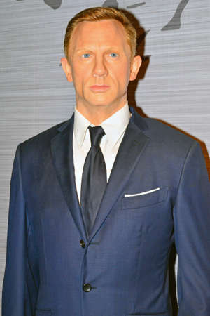 BANGKOK, TH - DEC 13: Daniel Craig wax figure at Madame Tussauds on December 13, 2016 in Bangkok, Thailand.のeditorial素材
