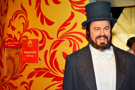 BANGKOK, TH - DEC 13: Luciano Pavarotti wax figure at Madame Tussauds on December 13, 2016 in Bangkok, Thailand.のeditorial素材