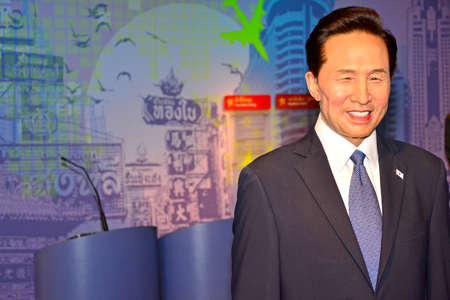 BANGKOK, TH - DEC 13: Prime Minister of South Korea Lee Myung-bak wax figure at Madame Tussauds on December 13, 2016 in Bangkok, Thailand.のeditorial素材