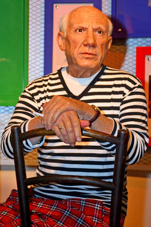 BANGKOK, TH - DEC 13: Artist wax figure at Madame Tussauds on December 13, 2016 in Bangkok, Thailand.のeditorial素材