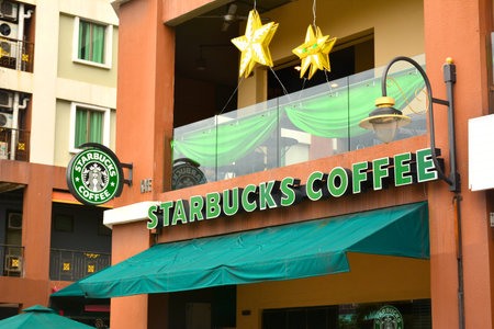 KOTA KINABALU, MY - JUNE 21: Starbucks Coffee facade on June 21, 2016 in Kota Kinabalu, Malaysia.のeditorial素材