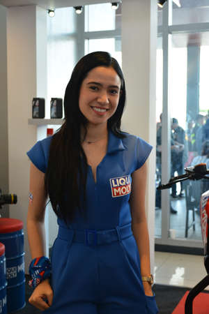 PASAY, PH - MARCH 24 - Liqui Moly female model at Inside Racing Motor Bike Show on March 24, 2019 in Pasay, Philippines.のeditorial素材