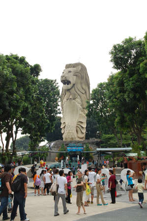SENTOSA, SG - APRIL 5 - Merlion statue on April 5, 2012 in Sentosa, Singapore.のeditorial素材