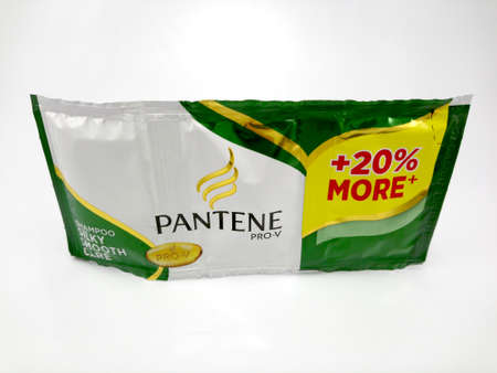 MANILA, PH - JUNE 23 - Pantene pro v shampoo sachet on June 23, 2020 in Manila, Philippines.のeditorial素材
