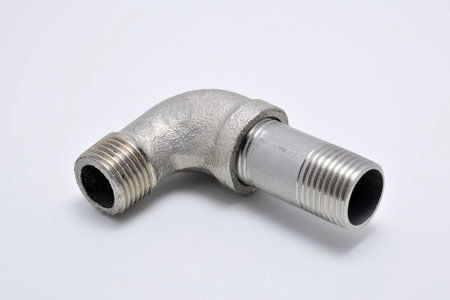 Metal pipe fitting use for water pipe connection