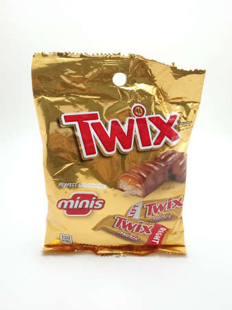 MANILA, PH - SEPT 25 - Twix minis cookie bar caramel and milk chocolate on September 25, 2020 in Manila, Philippines.のeditorial素材