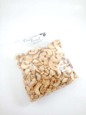 MANILA, PH - OCT 21 - Coron harvest garlic cashew nuts on October 21, 2020 in Manila, Philippines.のeditorial素材