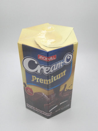 MANILA, PH - NOV 6 - Jack and Jill cream o premium chocolate coated biscuit on November 6, 2020 in Manila, Philippines.のeditorial素材