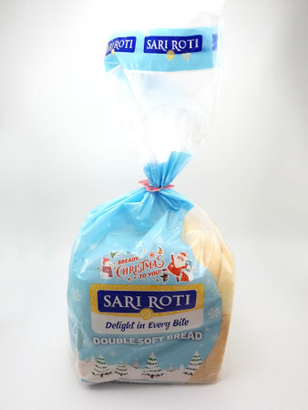 MANILA, PH - NOV 6 - Sari roti double soft bread on November 6, 2020 in Manila, Philippines.のeditorial素材