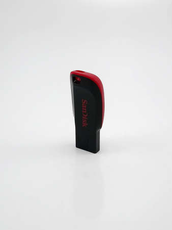 QUEZON CITY, PH - NOV 19 - Sandisk cruzer blade 8GB on November 19, 2020 in Quezon City, Philippines.のeditorial素材