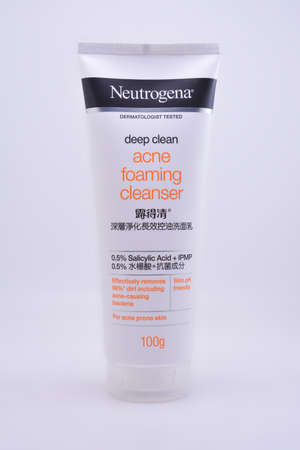 MANILA, PH - SEPTEMBER 30 - Neutrogena deep clean acne foaming cleanser on September 30, 2021 in Manila, Philippines.のeditorial素材