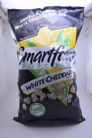MANILA, PH - SEPTEMBER 30 - Smartfood popcorn with cheddar cheese on September 30, 2021 in Manila, Philippines.のeditorial素材