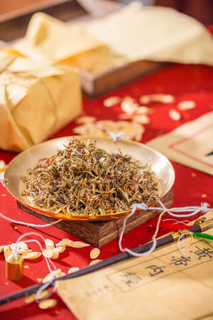 Sun-dried dandelion with ancient Chinese herbal medicineの写真素材