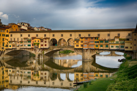 Ponte Vecchio bridge over the river Arno. Bridge is one of the biggest tourist attractions in Florence. Italyの写真素材