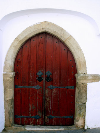 Door in ogive, Monsaraz village.の写真素材