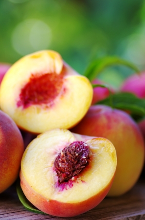 Sliced peaches on tableの写真素材