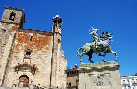 Equestrian statue of Francisco Pizarro in Trujillo, Caceres, Spainの写真素材