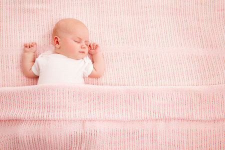Baby Sleeping, Newborn Kid Sleep in Bed, New Born Child Asleep on Pink Blanketの写真素材