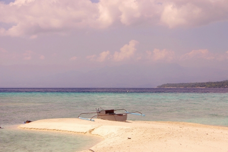The sandbar with changing shapes on Sumilon island in the Philippinesの写真素材