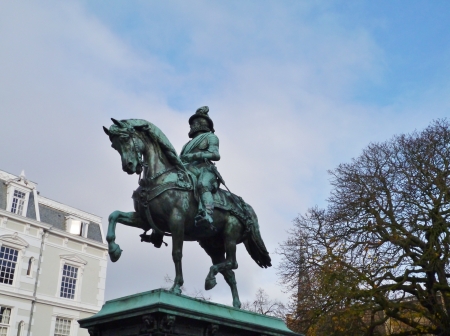 The statue of Willem van Oranje opposite the palace at the Noordeinde in The Hague in the Netherlandsのeditorial素材