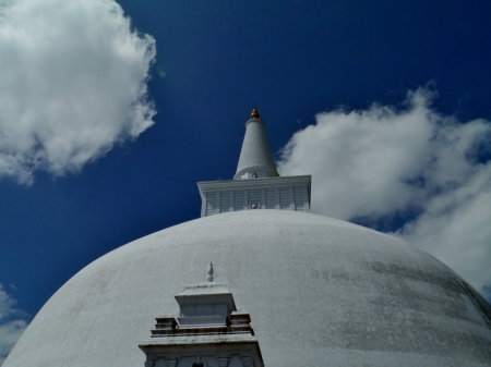 The ruvanveli dagoba in the ancient capital  Anuradhapura in Sri Lankaの写真素材