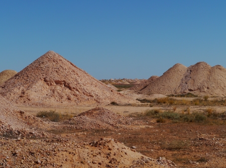 Opal mines in Coober Pedy in the outback of Australiaの写真素材