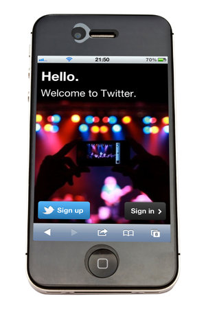 Twitter website display on iPhone 4s screenのeditorial素材