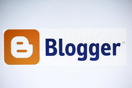 Blogger website display on cmputer screenのeditorial素材