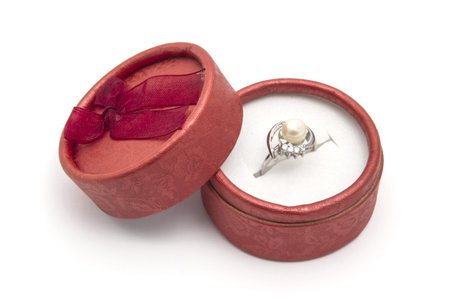 Perl ring in a red box