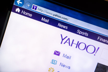 Yahoo website displayed on computer screenのeditorial素材