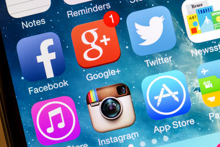 Social media icons on Iphone 5s